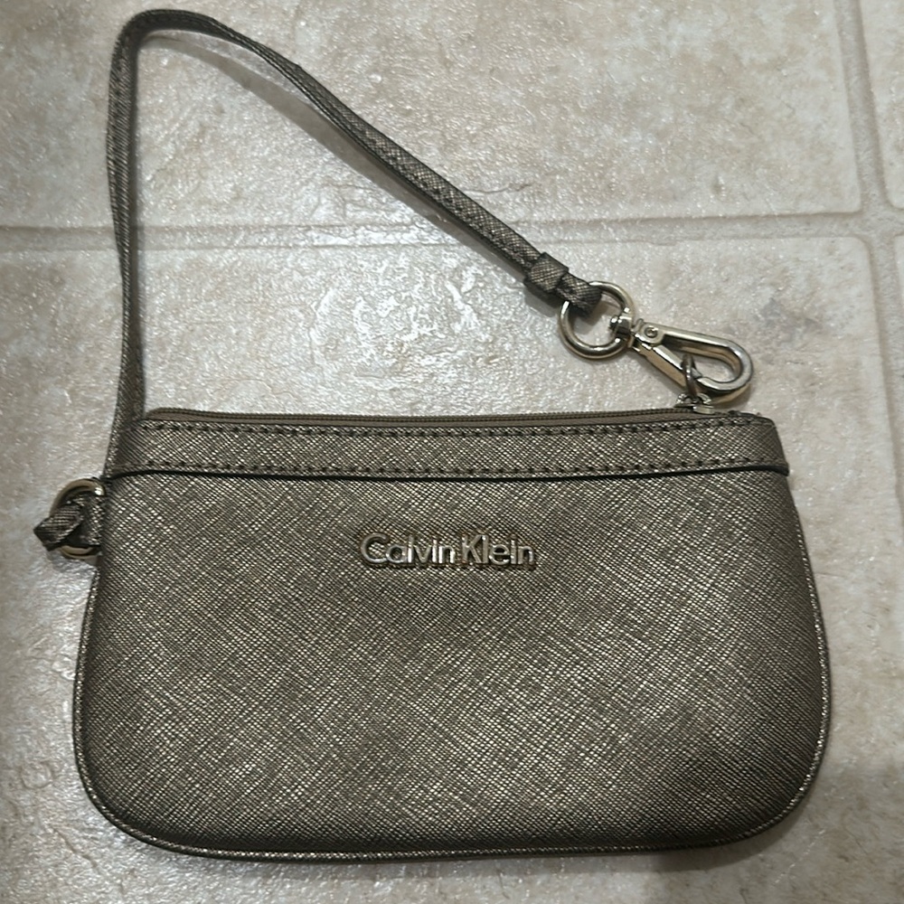Great condition - Calvin Klein wristlet - gold